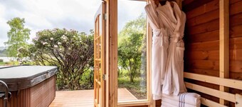 三臥室平房帶熱水浴缸和私人湖泊通道