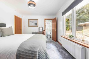 Casa, varias camas | 3 habitaciones, tabla de planchar con plancha y cuna de viaje 