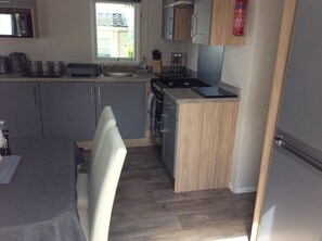 Cabin | Private kitchen | Fridge, microwave, oven, stovetop