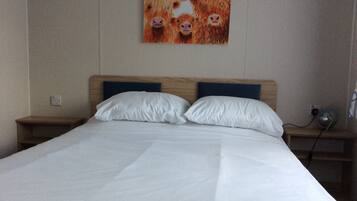 2 bedrooms, iron/ironing board, bed sheets