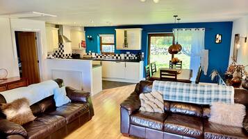 Cottage | Living area