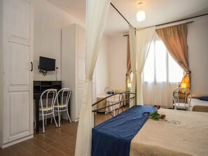 In-room safe, desk, laptop workspace, free WiFi - Hotel Noto Marina a Mare Spa (Noto)