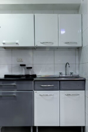 Réfrigérateur, micro-ondes, four, lave-vaisselle