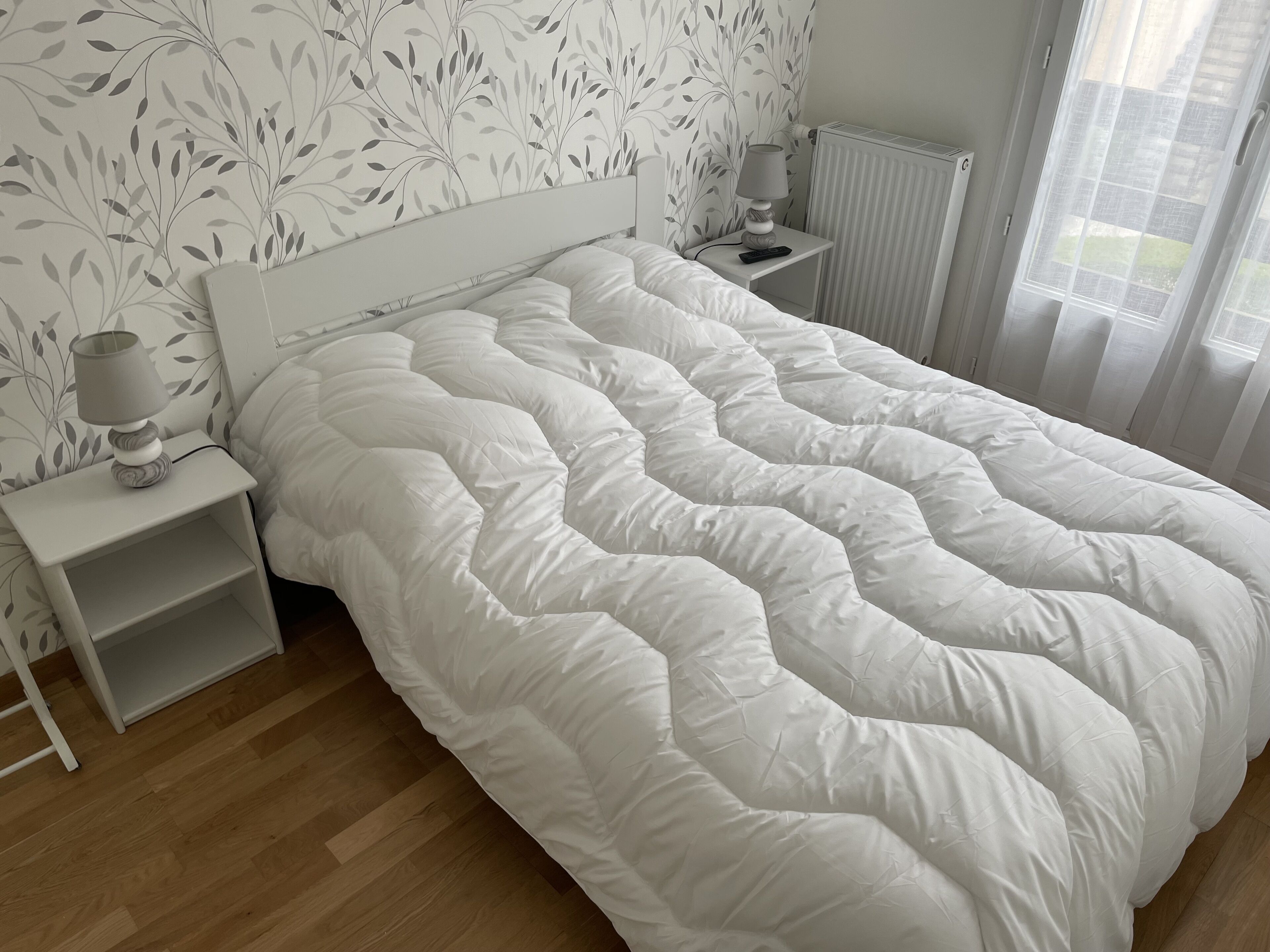 3 slaapkamers, een strijkplank/strijkijzer, reisbedje