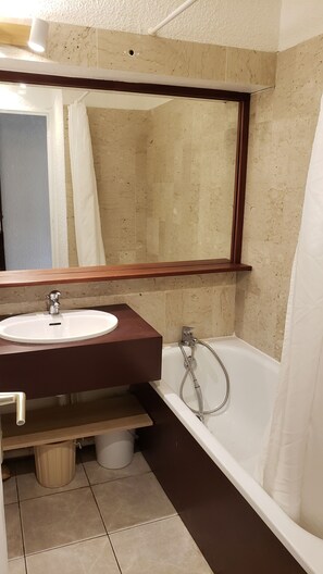 Combined shower/bathtub - Studio Mas du Tanit (Antibes)