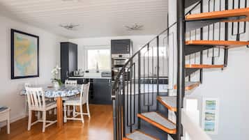 Cottage | Private kitchen | Fridge, microwave, electric kettle, toaster