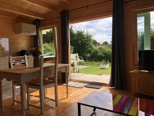 Lovely cabin with country views in popular Somerset village.