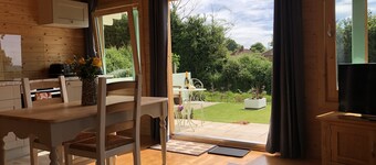 Lovely cabin with country views in popular Somerset village.