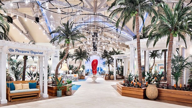 A spacious indoor atrium with a high ceiling, palm trees, and a central fountain. - 5br/5ba/5mi Disney • Heated Pool/SPA • Free Uber rides to parks! (Kissimmee)