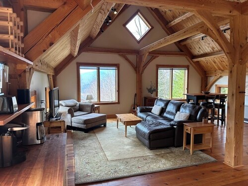 Post and Beam Carriage House in the heart of Mad River Valley