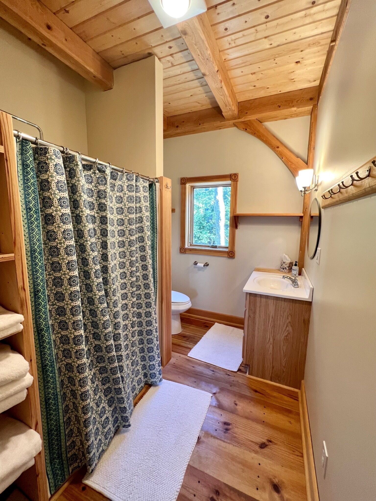 淋浴设施、吹风机、毛巾、肥皂