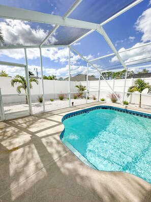 حمّام سباحة خارجي، حمّام سباحة مُدفَّأ