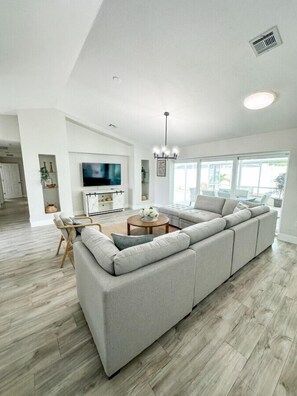 تلفزيون ذكي، كُتُب، مكتب