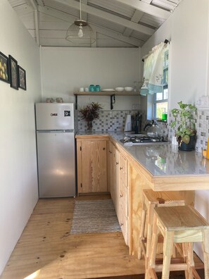 Fridge, stovetop, coffee/tea maker, electric kettle - ComfyCabin is rustic with modern amenities, has deck with great view. Peaceful. (Mount Rose)