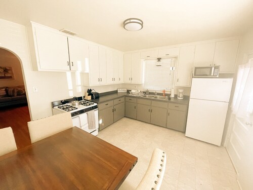 Pet Friendly! Private Casita in Nob Hill