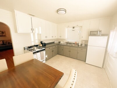 Pet Friendly! Private Casita in Nob Hill