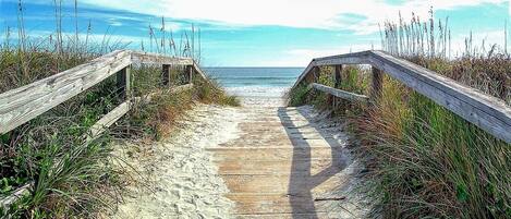 Beach nearby, sun loungers, beach towels