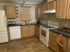 Private kitchen - Serene, beautiful Hidden Gem In Hill Country Texas, Kid and Dog Friendly.  (Wimberley)