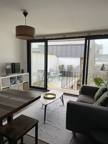 Appartement centre ville avec terrasse au pied de la cathédrale .