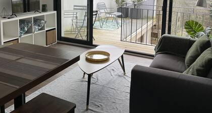 Appartement centre ville avec terrasse au pied de la cathédrale .