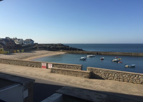 Large family apartment facing the sea with south terrace