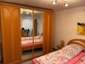 1 Schlafzimmer, Bügeleisen/Bügelbrett, Reisekinderbett, kostenloses WLAN