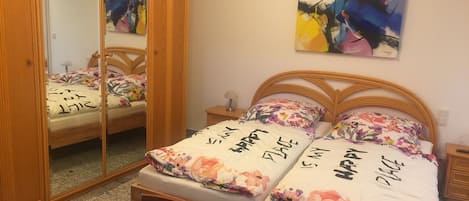 1 soverom, strykejern/-brett, wi-fi (inkludert) og sengetøy