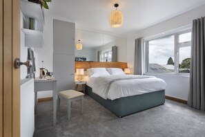 Comfort House | 2 bedrooms, free WiFi, bed sheets - Ellerthwaite Place Getaway with Hot Tub (Windermere)