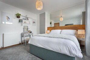 Comfort House | 2 bedrooms, free WiFi, bed sheets - Ellerthwaite Place Getaway with Hot Tub (Windermere)