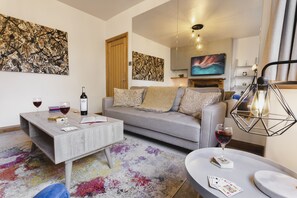 Comfort House | Living area | 45-inch Smart TV with digital channels, TV