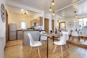 Comfort House | Private kitchen | Fridge, microwave, oven, stovetop - Ellerthwaite Place Getaway with Hot Tub (Windermere)