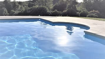 Piscine couverte, piscine extérieure (ouverte en saison)