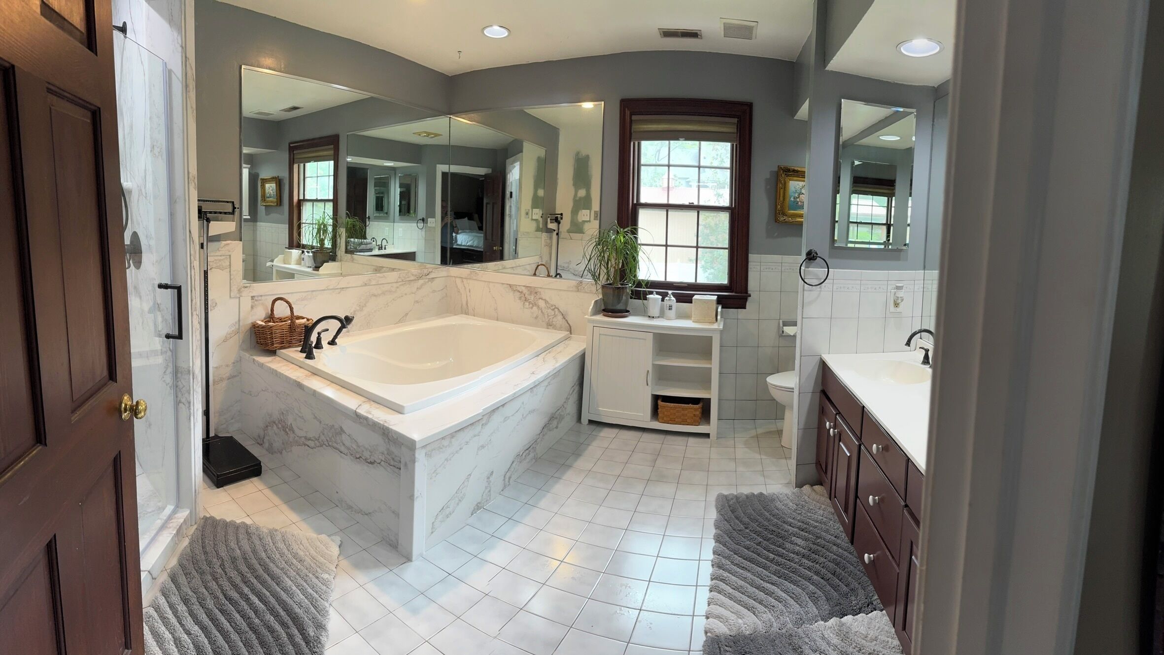 Shower, jetted tub, hair dryer, towels