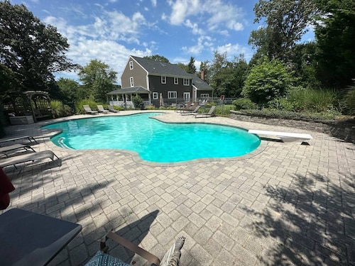 Large Home with Pool & 7 bedrooms; sleeps 21