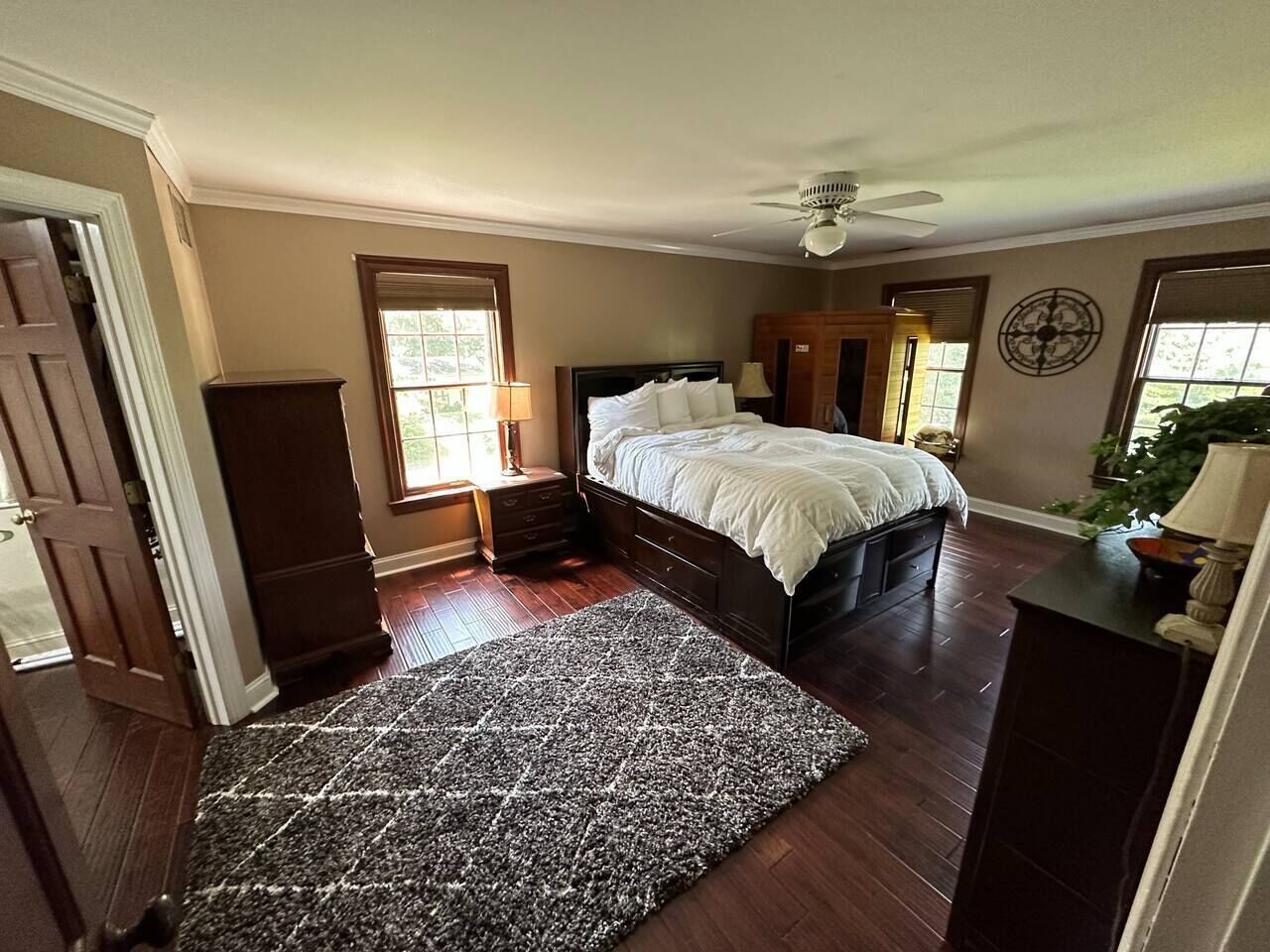 7 camere, una scrivania, ferro/asse da stiro, Wi-Fi gratuito