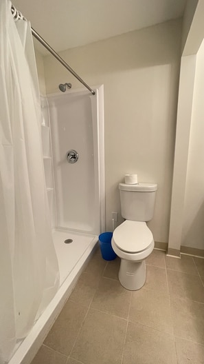 Shower, towels, toilet paper - PRIVATE ROOM ONLY 3 MINUTES SEA WORLD & UNIVERSAL (Orlando)
