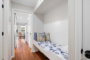 1 chambre, fer et planche à repasser, Wi-Fi gratuit, draps fournis