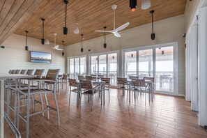 Dining - Dog-Friendly Luxury Townhome with Free Golf and Private Beach Club access (Pensacola)