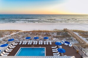 Outdoor pool - Dog-Friendly Luxury Townhome with Free Golf and Private Beach Club access (Pensacola)