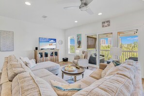 Smart TV, stereo - Dog-Friendly Luxury Townhome with Free Golf and Private Beach Club access (Pensacola)