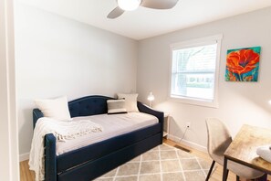 3 bedrooms, desk, iron/ironing board, free WiFi