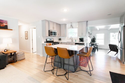 Newly Remodeled Home on the Arkansas River - 3 miles from Airport