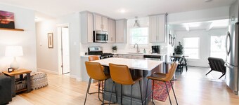 Newly Remodeled Home on the Arkansas River - 3 miles from Airport