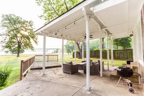 Terrace/patio - Newly Remodeled Home on the Arkansas River - 3 miles from Airport (Little Rock)