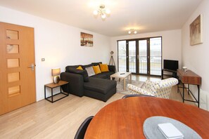 Molineux Apartment | Living area | TV - Albion Street Apartments (Wolverhampton)