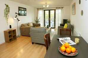 Victoria Apartment | Living area - Albion Street Apartments (Wolverhampton)