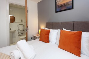 Victoria Apartment | Bügeleisen/Bügelbrett, Bettwäsche