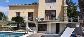 Magnificent villa with swimming pool and summer kitchen.