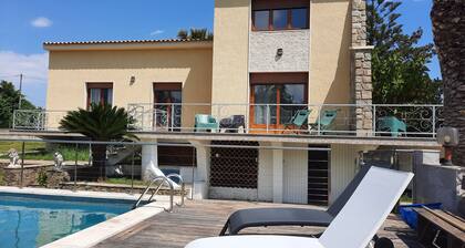 Magnificent villa with swimming pool and summer kitchen.