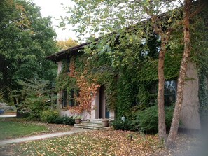 Exterior - Downtown Green Bay 1920's Home only 4 miles from Lambeau Field (Green Bay)